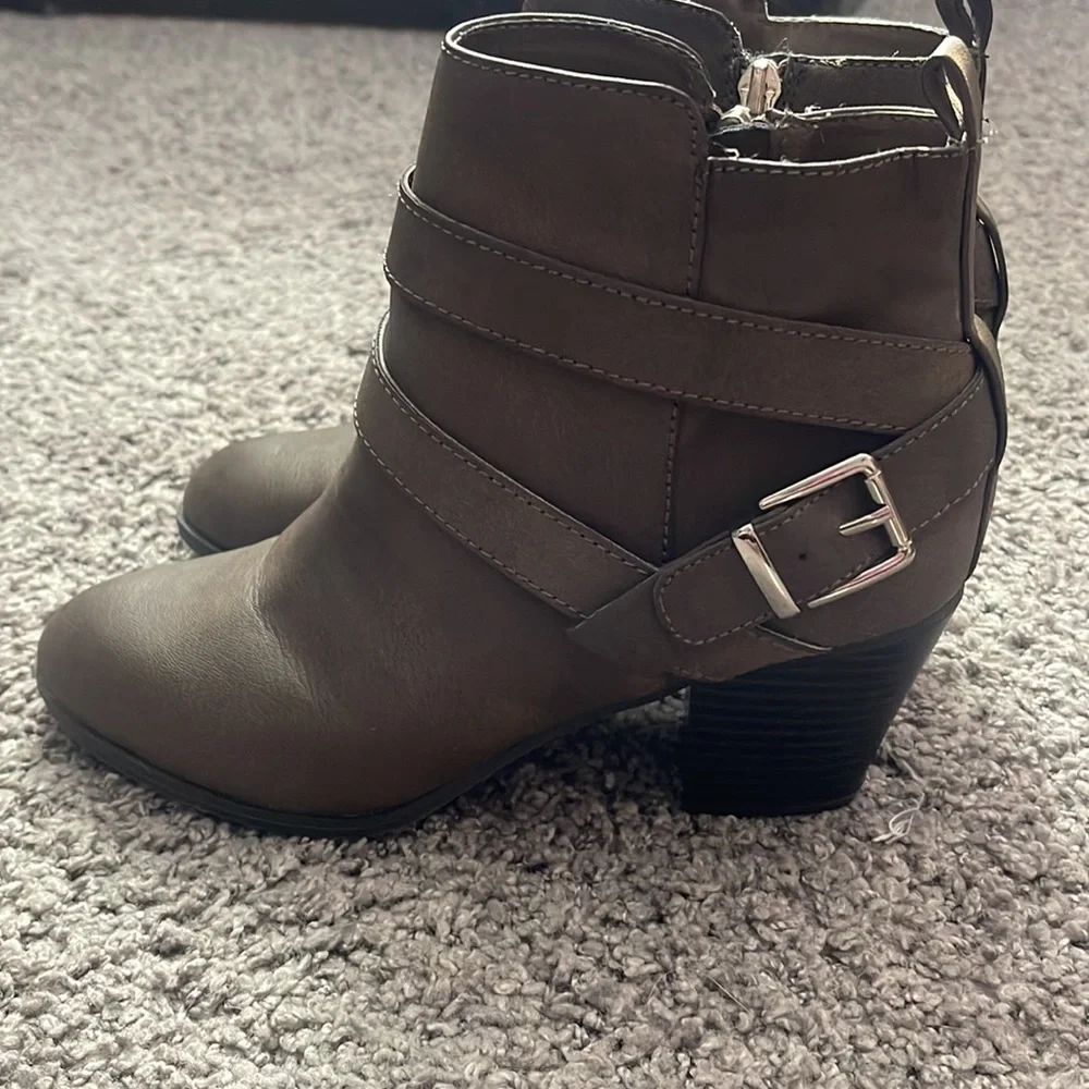 Express Booties - Picture 2 of 5